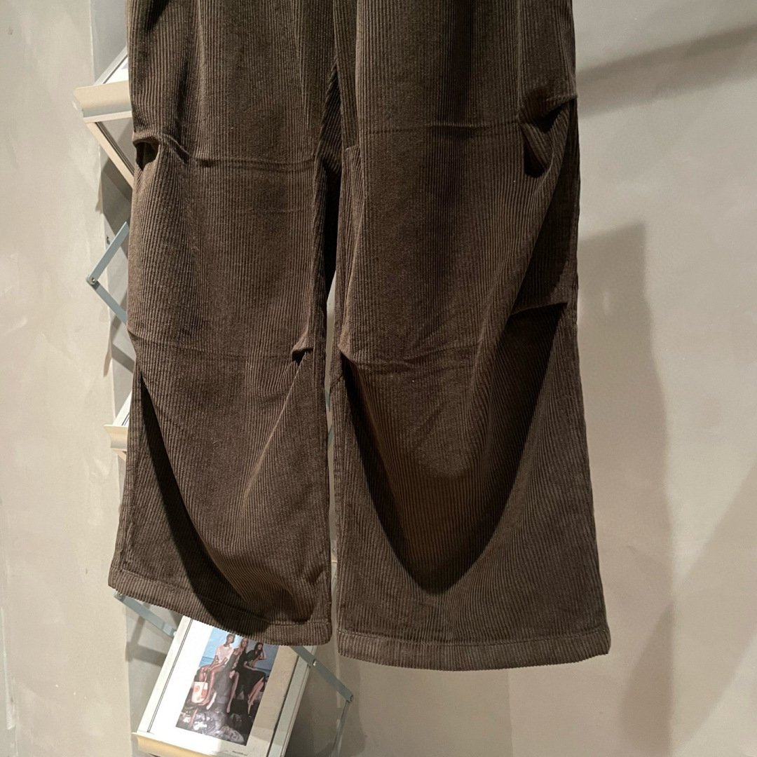 
MARNI🌟早秋新款复古工装裤🆕采用优质面料，具有质感，超级时尚洋气！码数：S-XL男女同款 （模特1