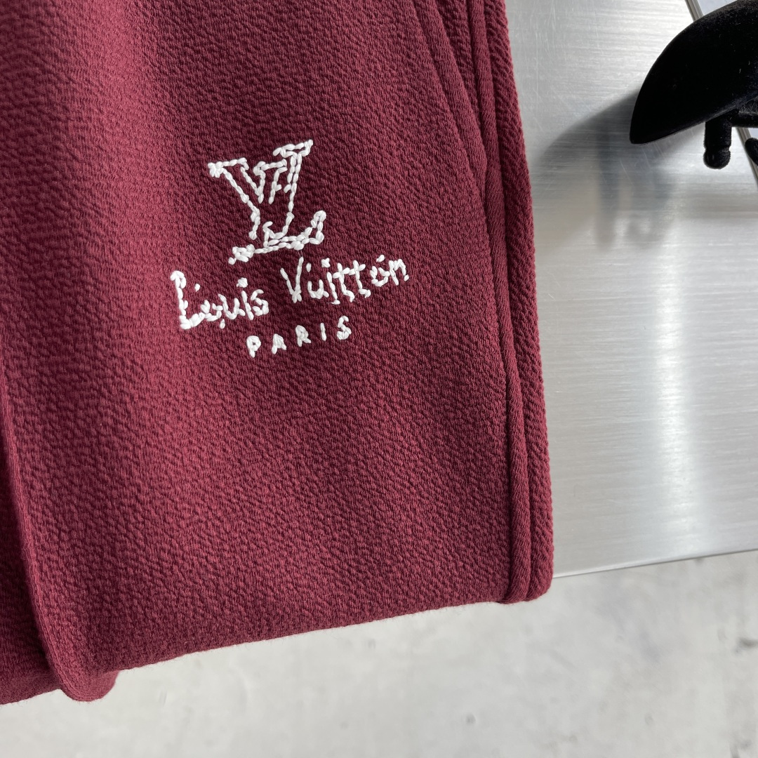 
驴牌   2025早秋款休闲卫裤

尺码：M-3XL
版型：直筒裤型
工艺：针织提花儿料 重榜梯极双面