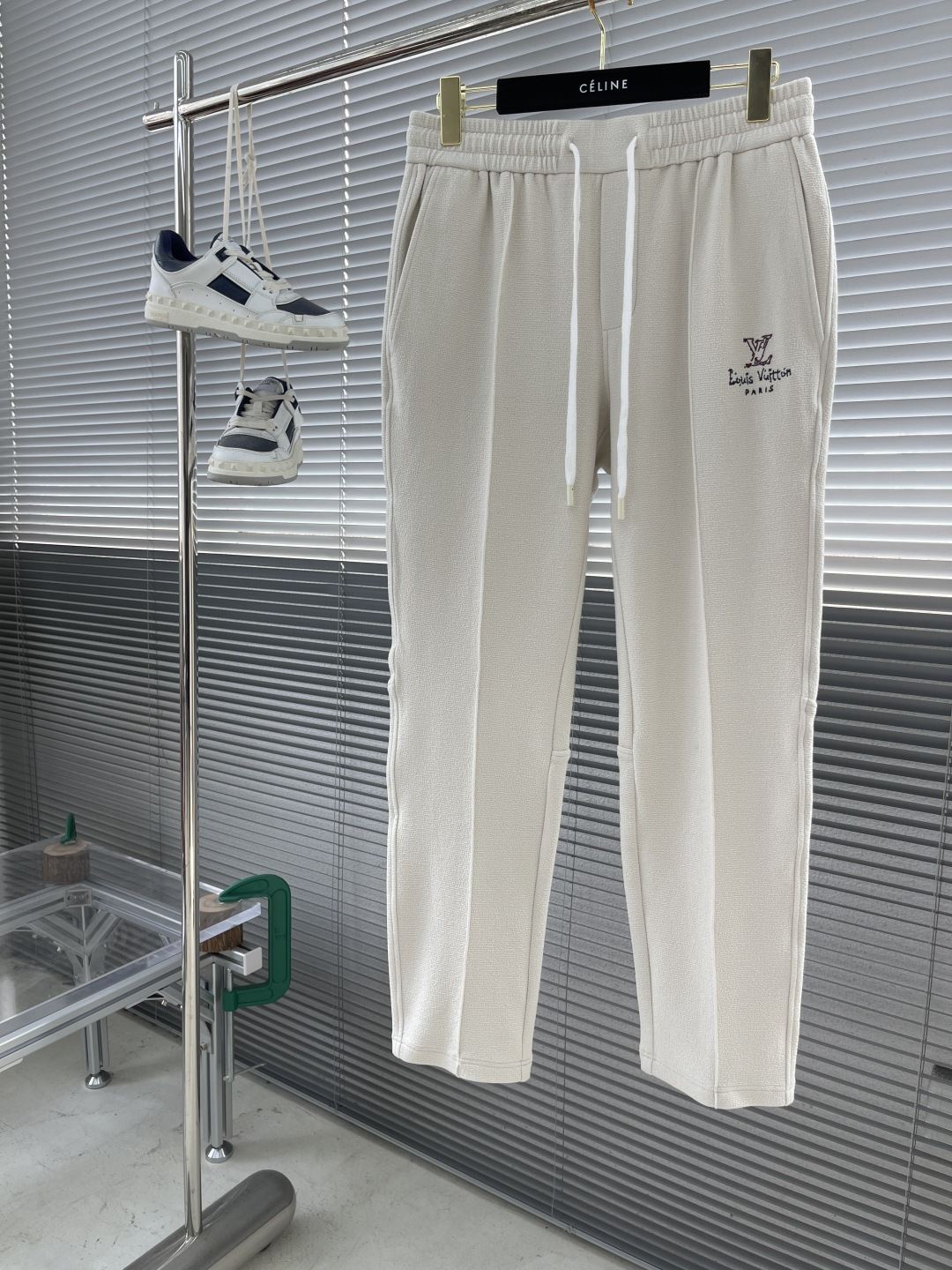 
驴牌   2025早秋款休闲卫裤

尺码：M-3XL
版型：直筒裤型
工艺：针织提花儿料 重榜梯极双面