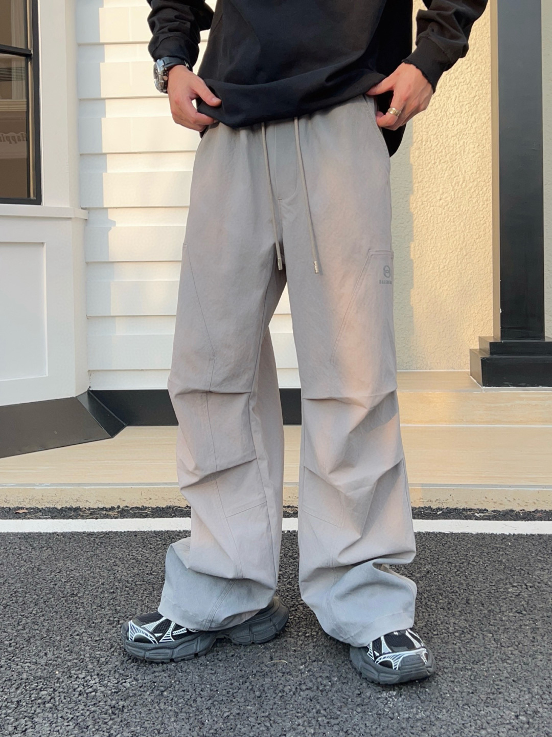  
巴黎世家 新款秋冬裤子🆕
颜色：黑，灰
码数：M-3XL