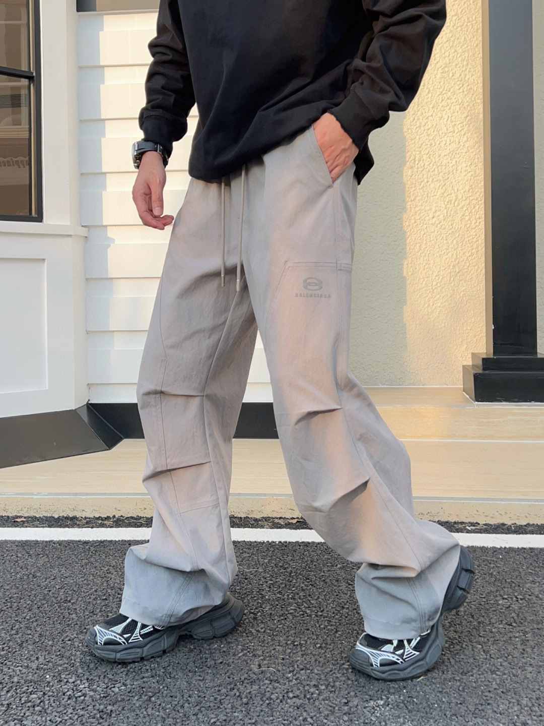  
巴黎世家 新款秋冬裤子🆕
颜色：黑，灰
码数：M-3XL