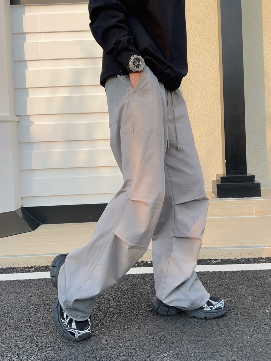  
巴黎世家 新款秋冬裤子🆕
颜色：黑，灰
码数：M-3XL