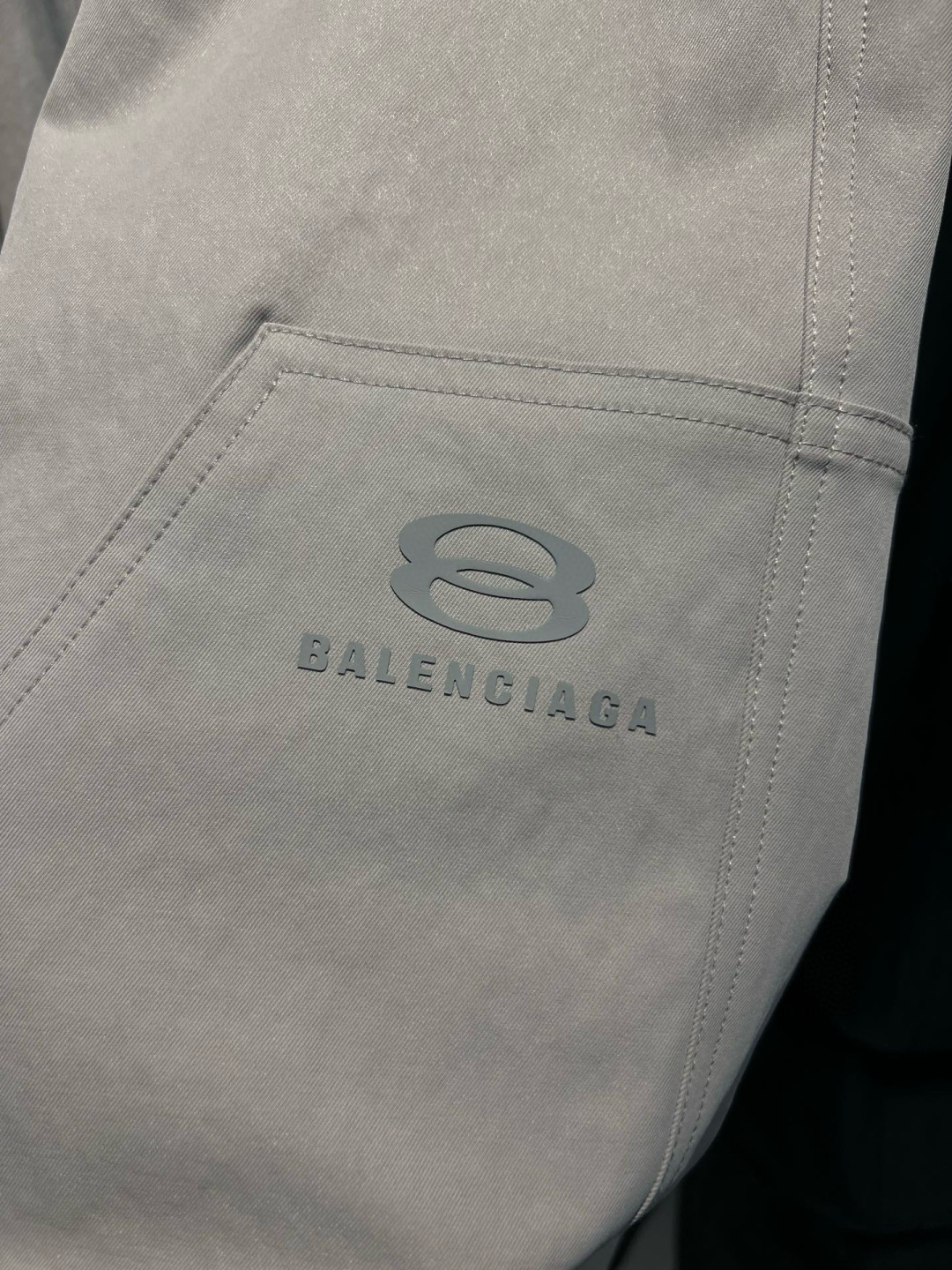  
巴黎世家 新款秋冬裤子🆕
颜色：黑，灰
码数：M-3XL