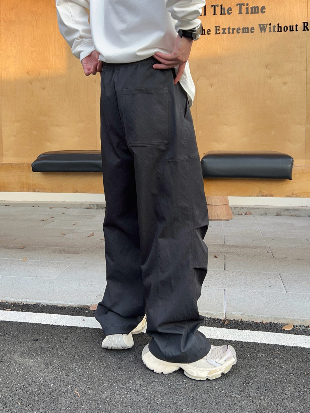  
巴黎世家 新款秋冬裤子🆕
颜色：黑，灰
码数：M-3XL