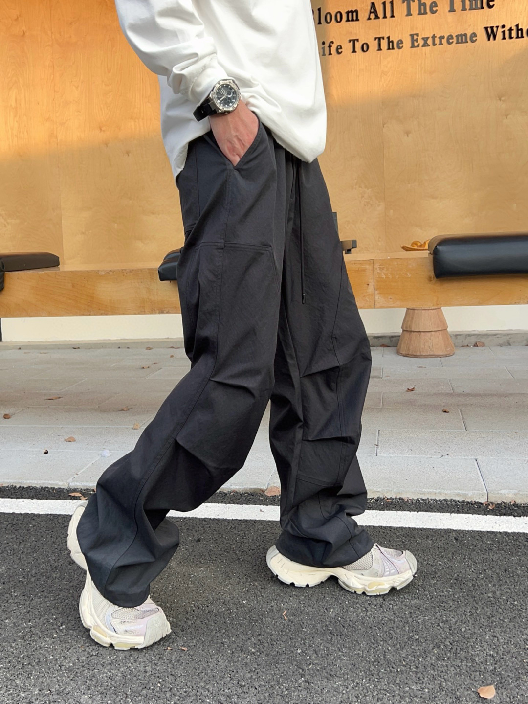  
巴黎世家 新款秋冬裤子🆕
颜色：黑，灰
码数：M-3XL