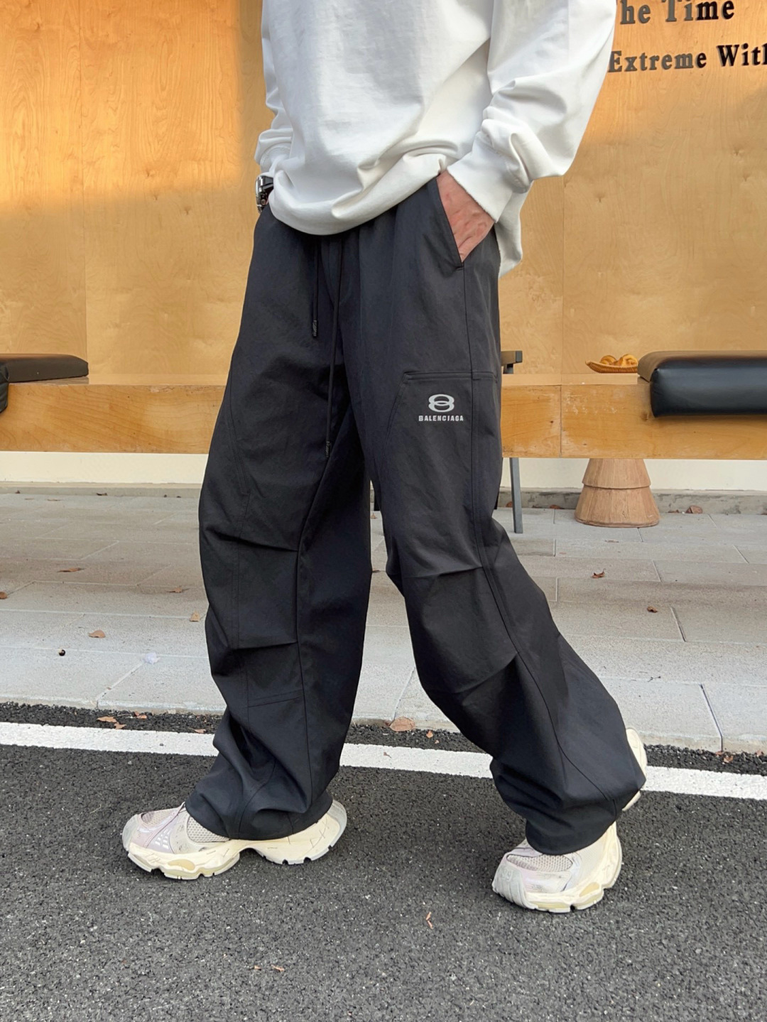  
巴黎世家 新款秋冬裤子🆕
颜色：黑，灰
码数：M-3XL