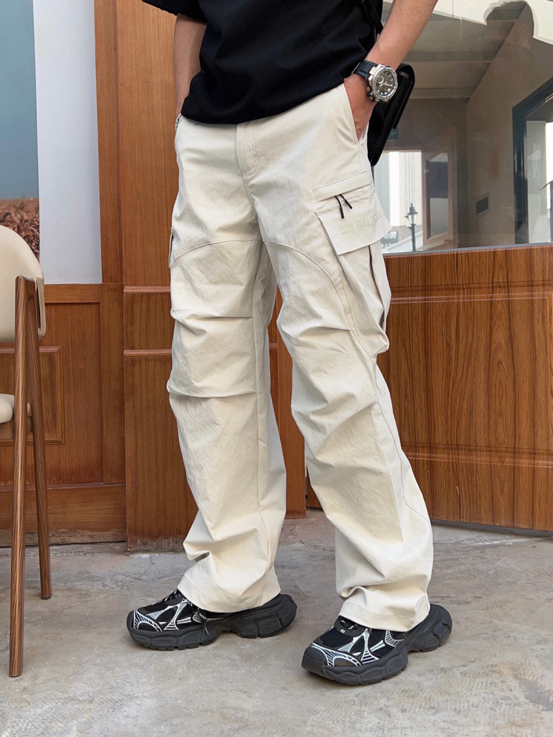 
春款裤子庆祝庆祝
颜色：黑，米白，
码数：M-3XL
款号：835-Ｓ