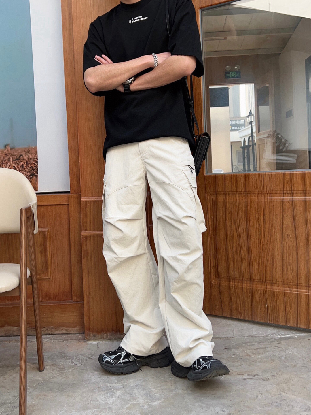 
春款裤子庆祝庆祝
颜色：黑，米白，
码数：M-3XL
款号：835-Ｓ