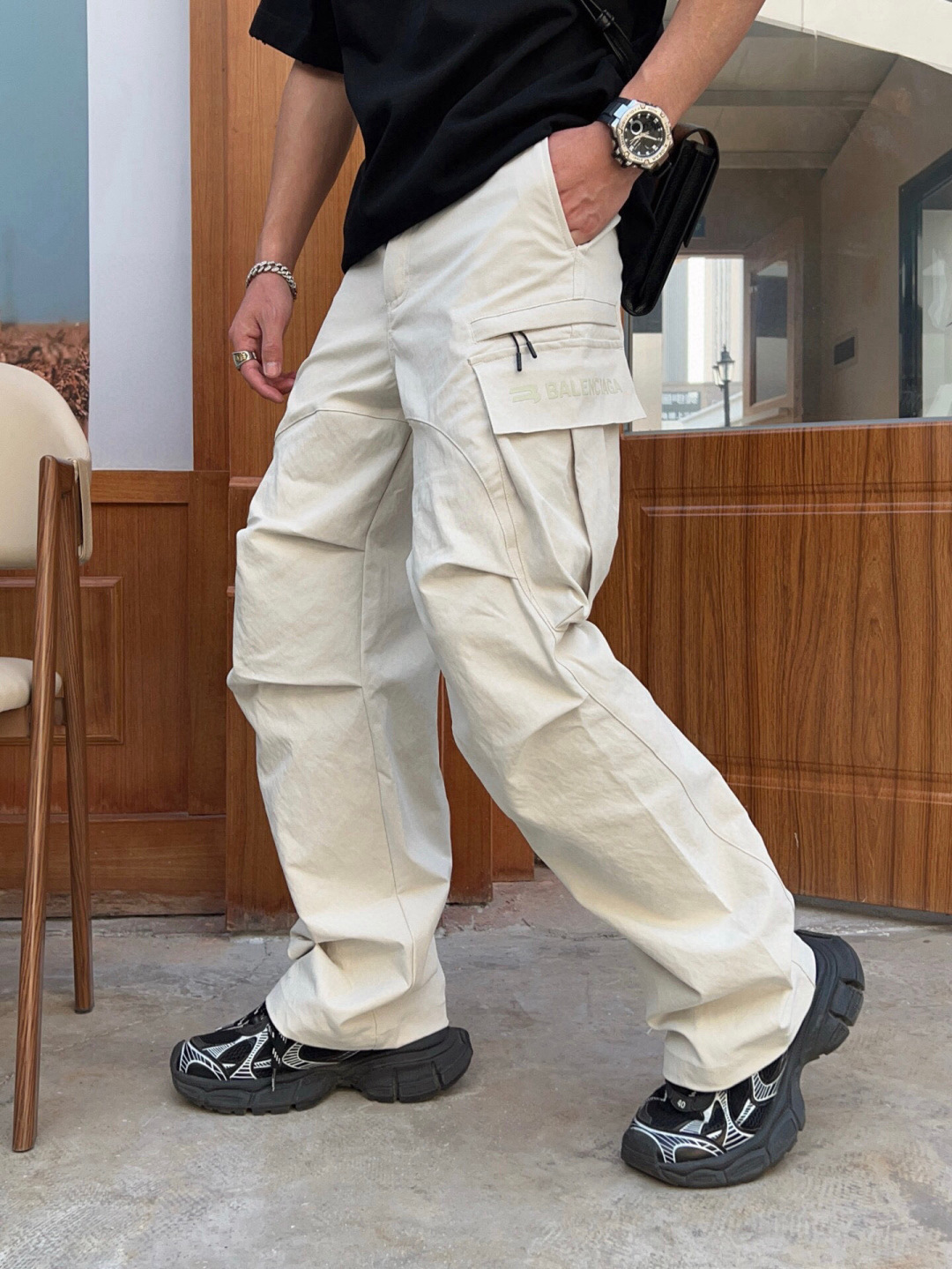 
春款裤子庆祝庆祝
颜色：黑，米白，
码数：M-3XL
款号：835-Ｓ