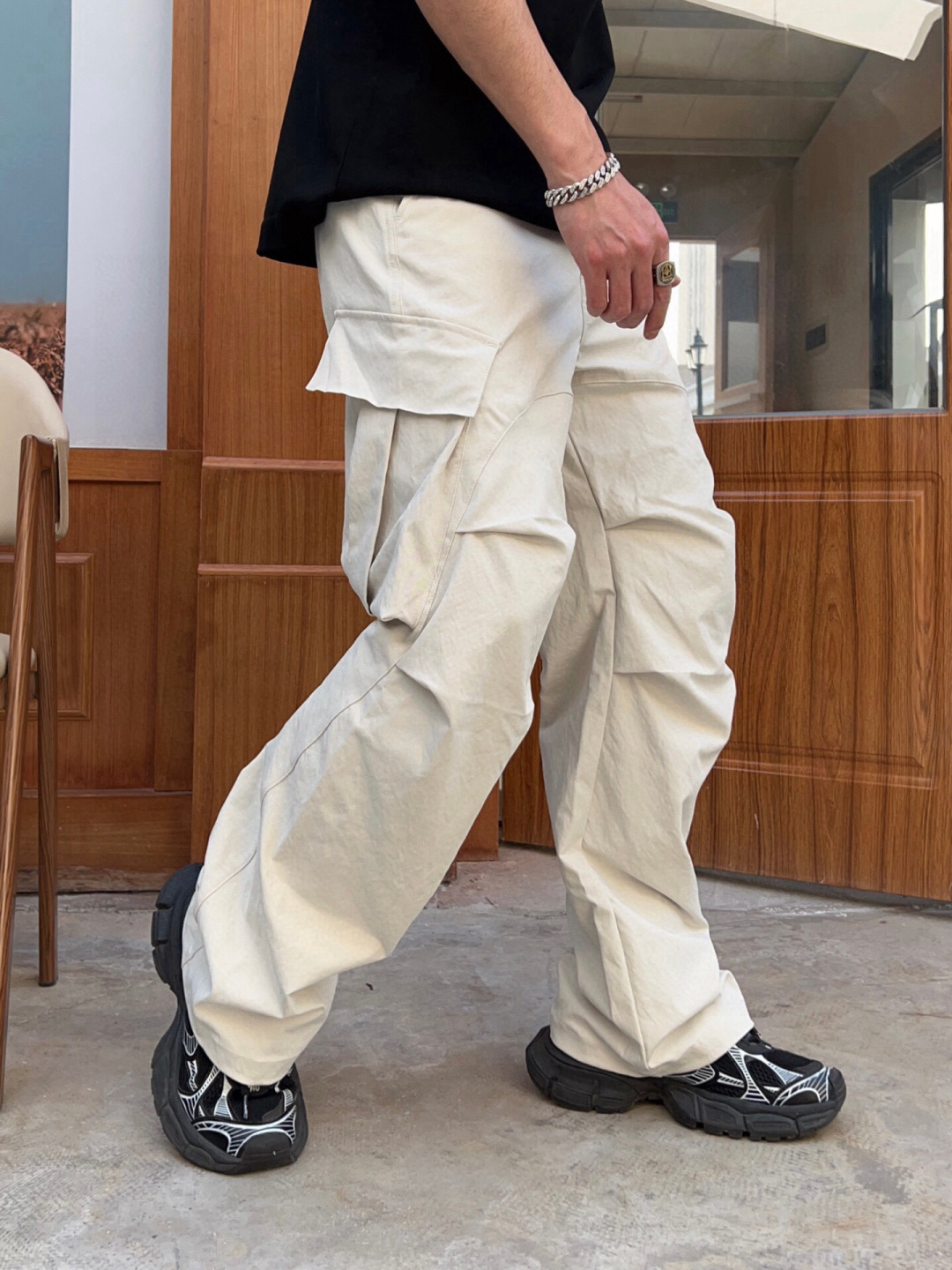 
春款裤子庆祝庆祝
颜色：黑，米白，
码数：M-3XL
款号：835-Ｓ