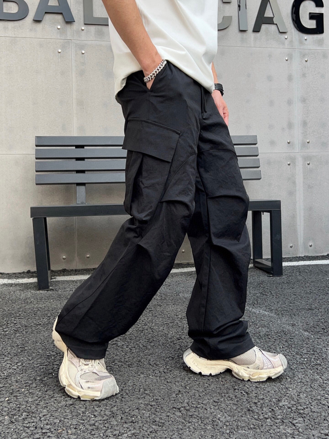 
春款裤子庆祝庆祝
颜色：黑，米白，
码数：M-3XL
款号：835-Ｓ