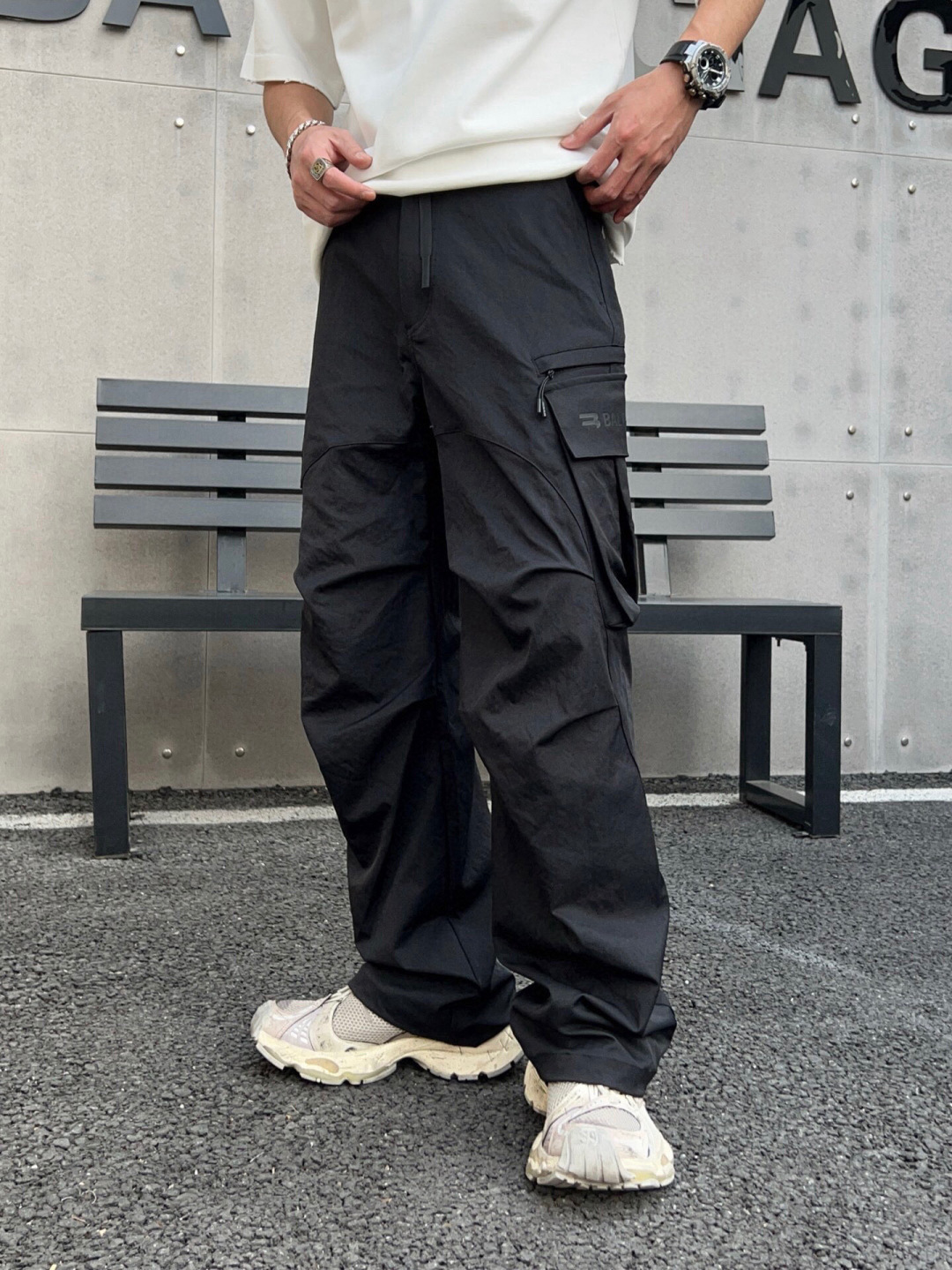 
春款裤子庆祝庆祝
颜色：黑，米白，
码数：M-3XL
款号：835-Ｓ