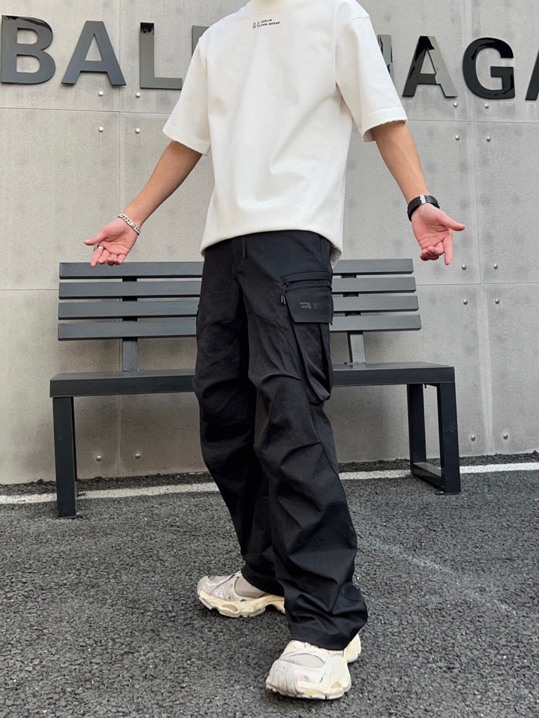 
春款裤子庆祝庆祝
颜色：黑，米白，
码数：M-3XL
款号：835-Ｓ