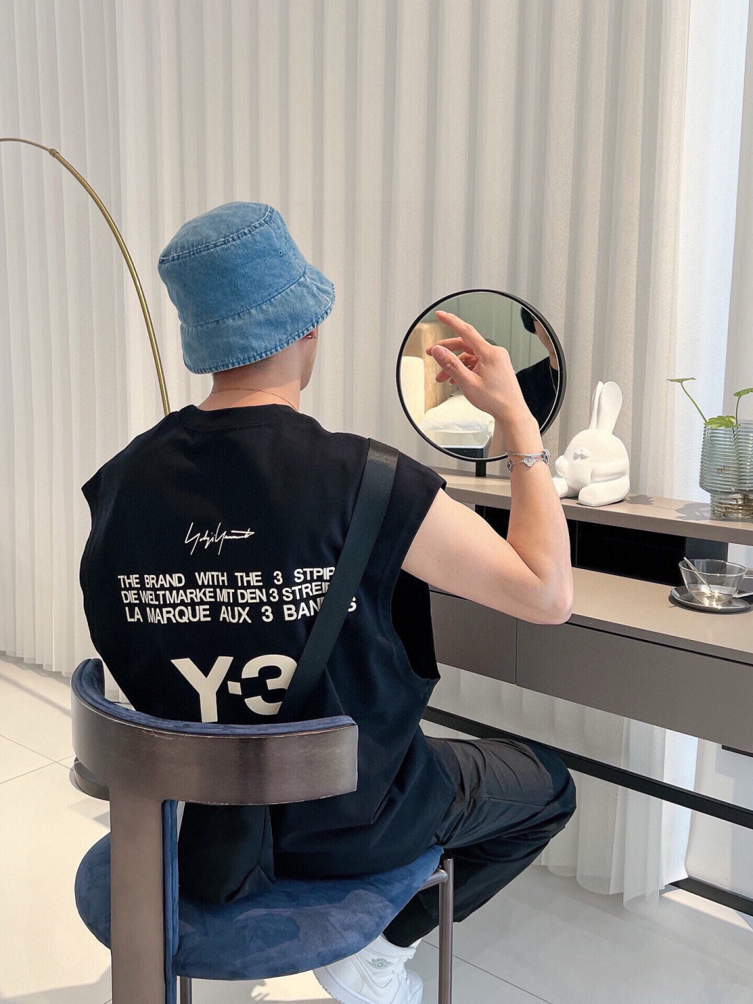  
Y3夏季新款背心🎽采用优质面料，超级柔软亲肤！标识印花胶印设计点缀，内里走线工整细致，上身时尚潮流！