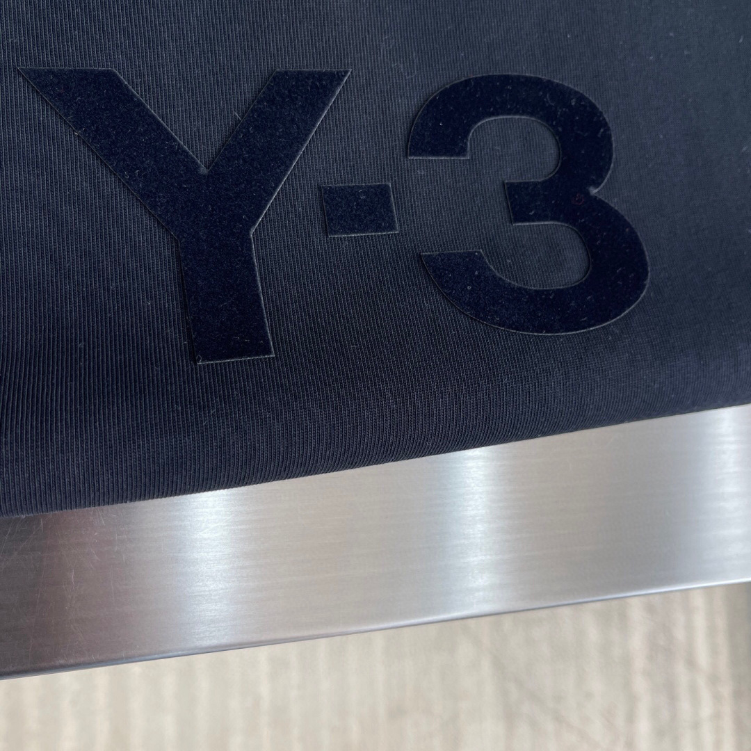 
(高版本）Y-3山本耀司 25春夏新品宽松版型短袖T恤，采用定制340g高克重棉面料，非常有质感，袖口