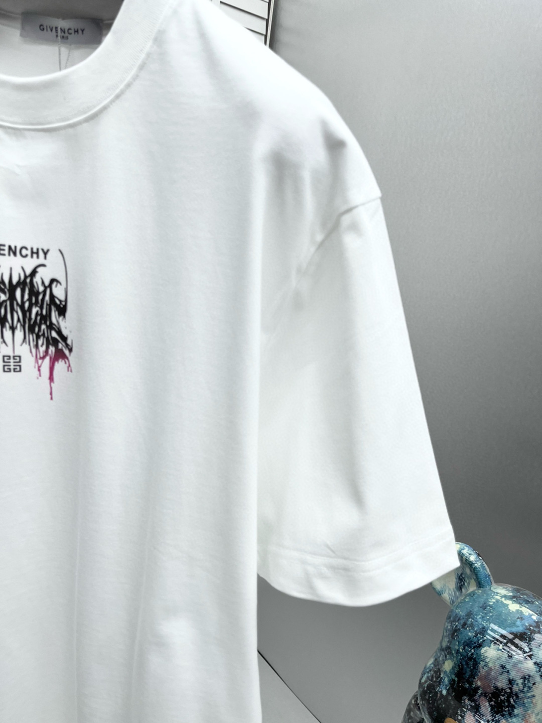 
GVC* 25ss新款短袖，定制280克全棉面料，前幅印花logo，非常简约大气的一款 无论是上身舒适