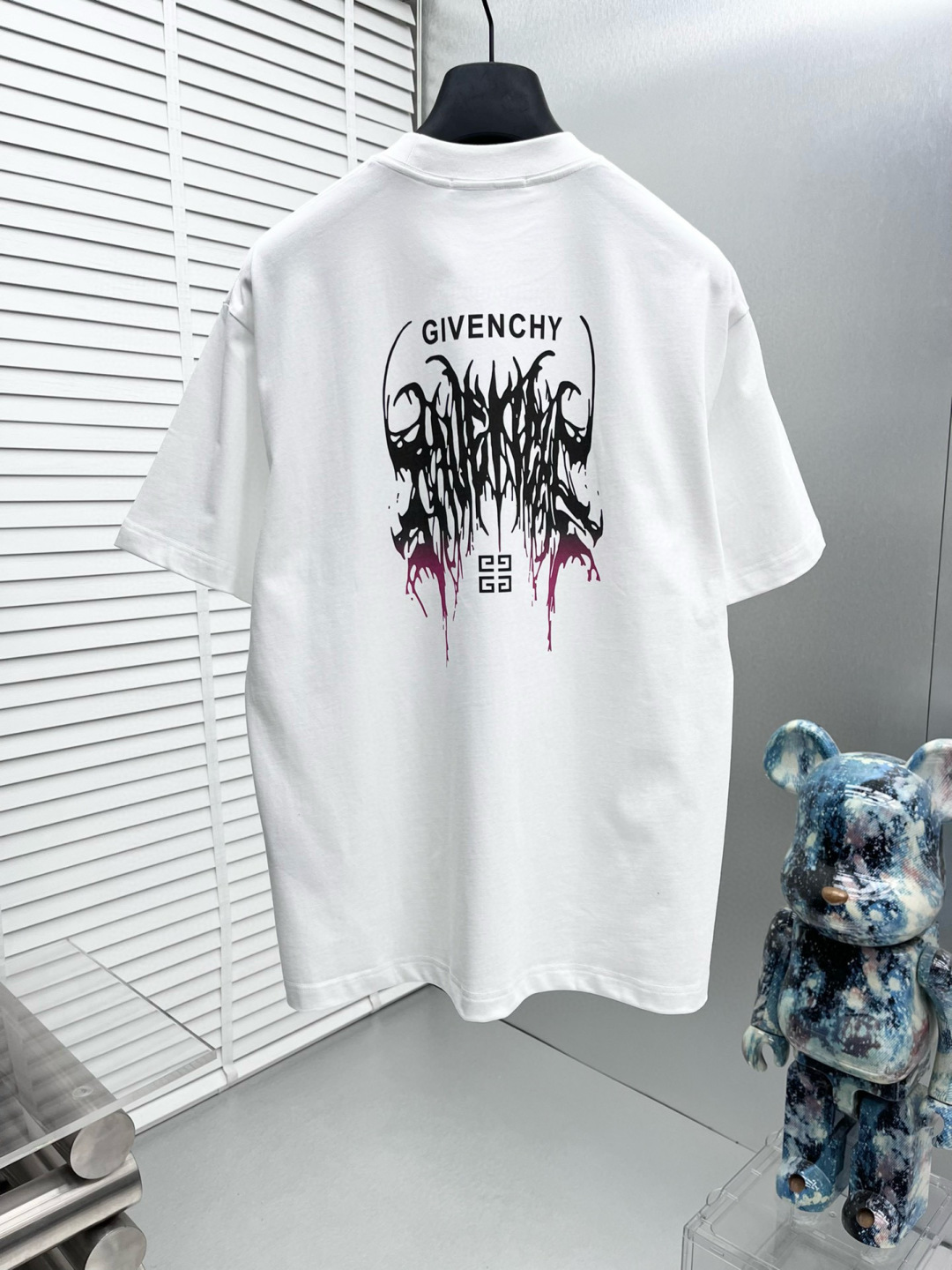 
GVC* 25ss新款短袖，定制280克全棉面料，前幅印花logo，非常简约大气的一款 无论是上身舒适