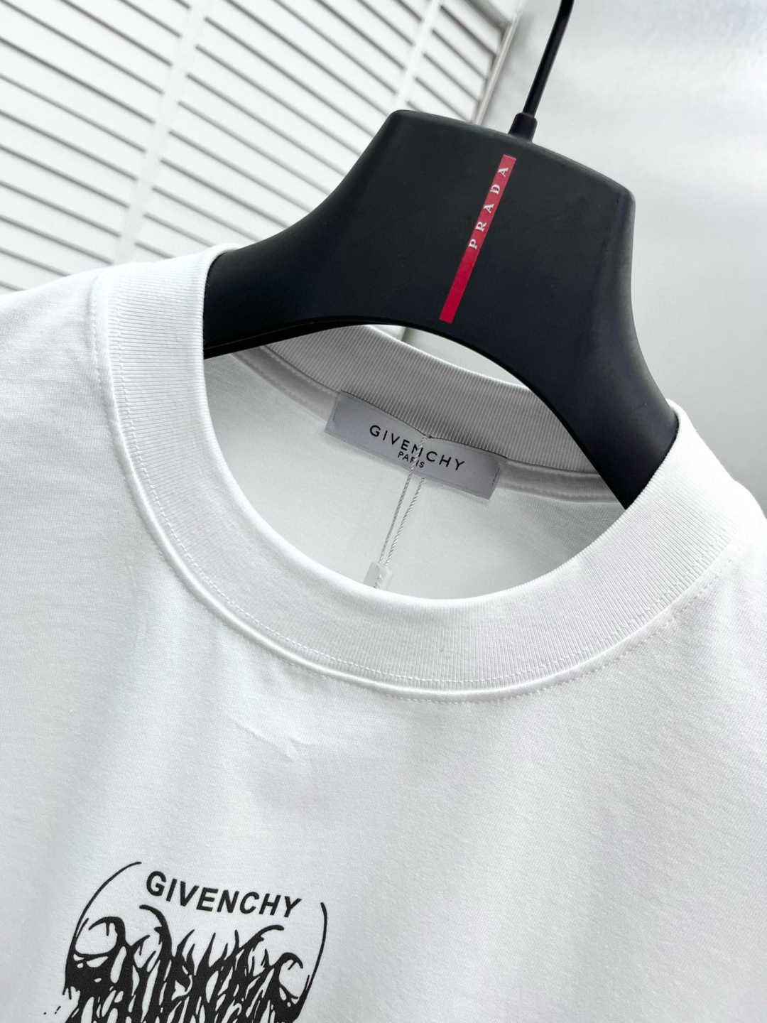 
GVC* 25ss新款短袖，定制280克全棉面料，前幅印花logo，非常简约大气的一款 无论是上身舒适