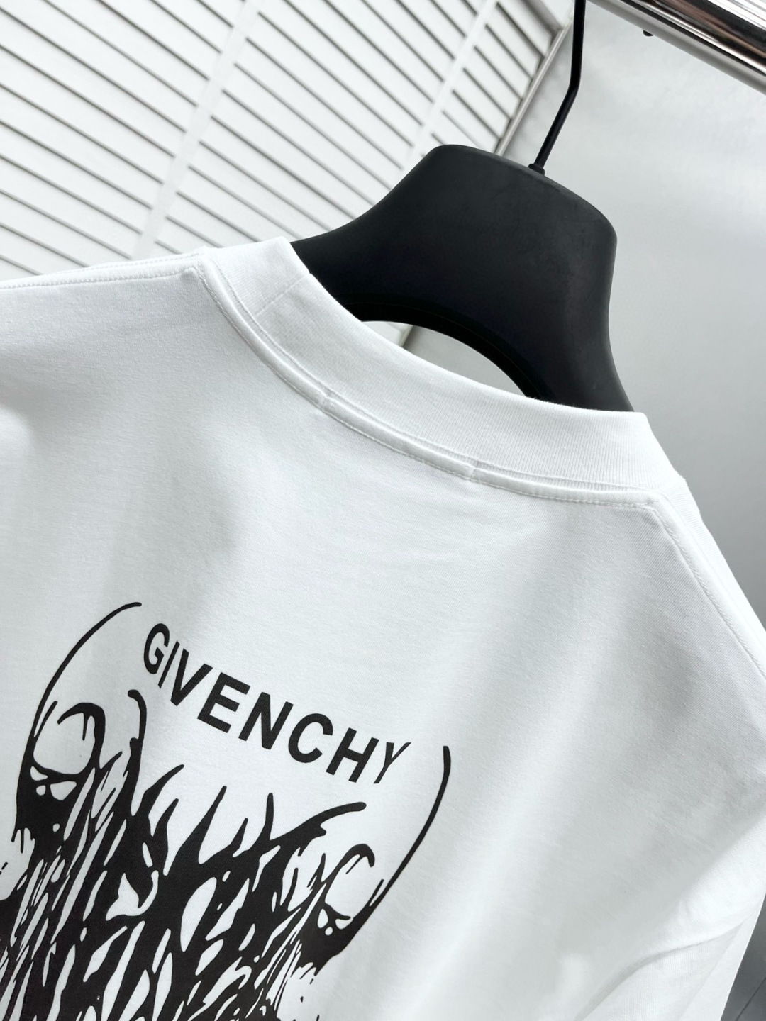 
GVC* 25ss新款短袖，定制280克全棉面料，前幅印花logo，非常简约大气的一款 无论是上身舒适