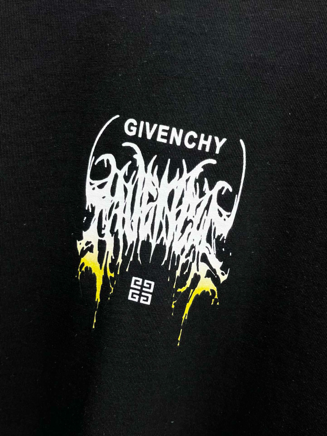 
GVC* 25ss新款短袖，定制280克全棉面料，前幅印花logo，非常简约大气的一款 无论是上身舒适