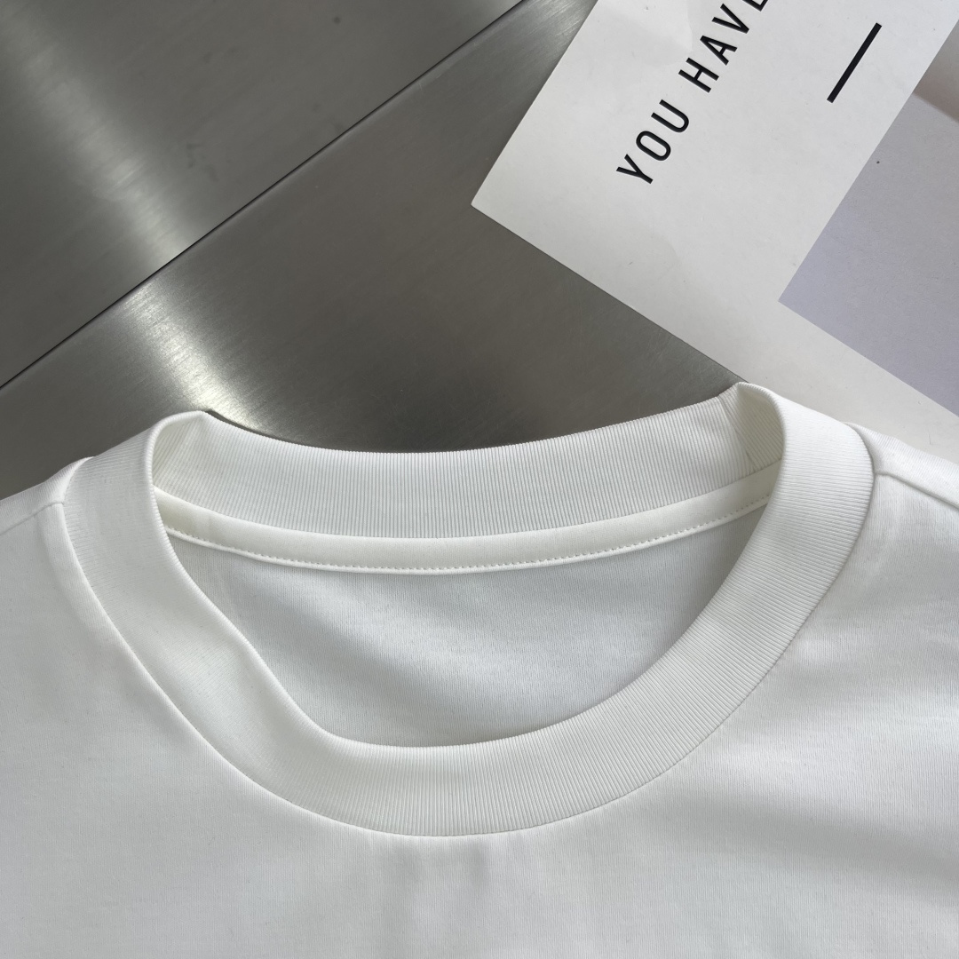 
FEND   2025春夏短袖系列

尺码   m-5xL
版型：微阔版型
克重：220克重 兰精莫代