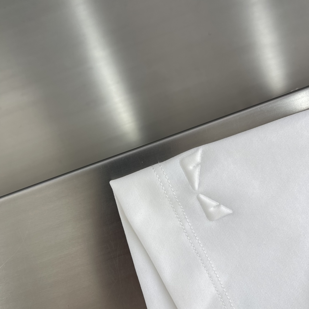 
FEND   2025春夏短袖系列

尺码   m-5xL
版型：微阔版型
克重：220克重 兰精莫代