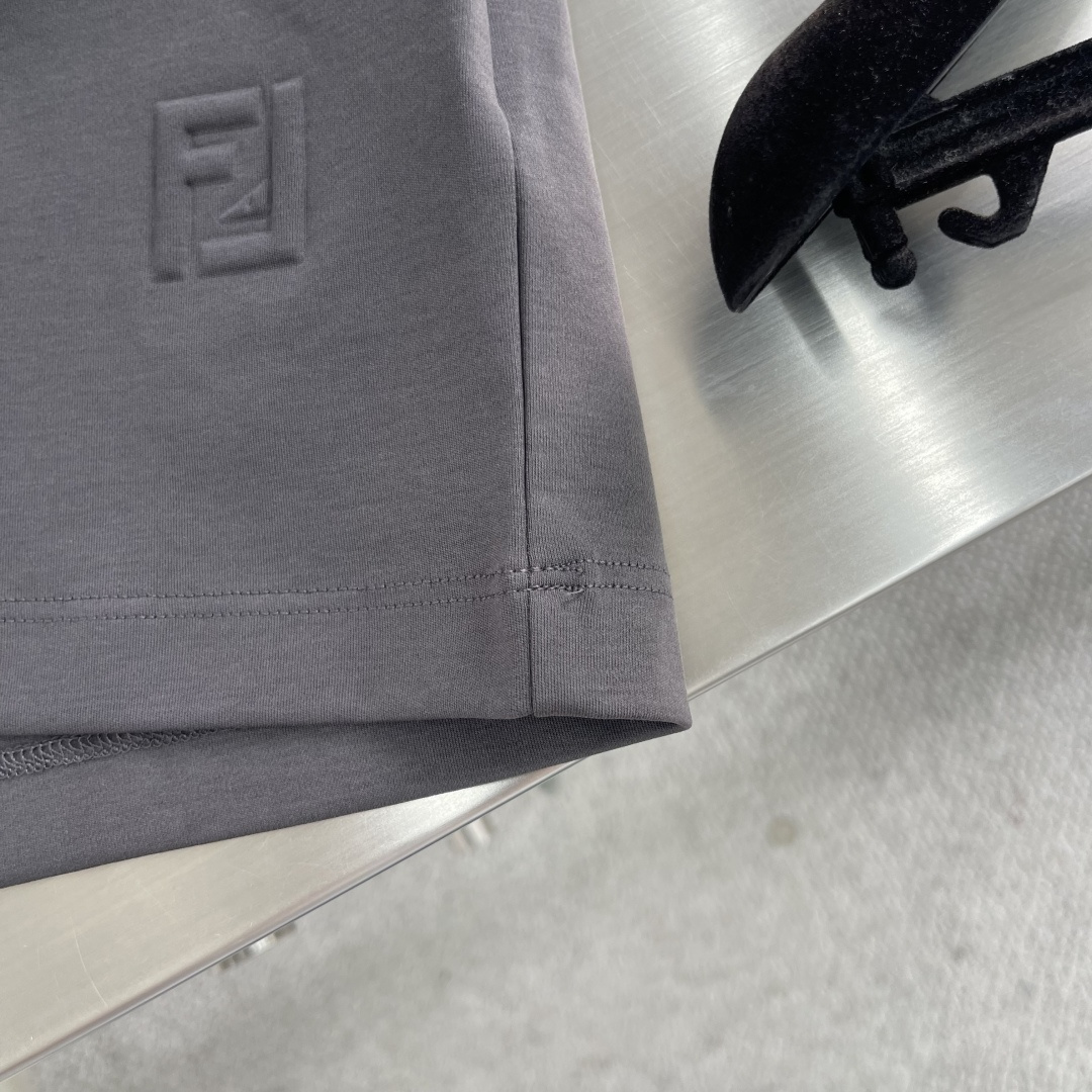 
FEND   2025春夏短袖系列

尺码   m-5xL
版型：微阔版型
克重：220克重 兰精莫代