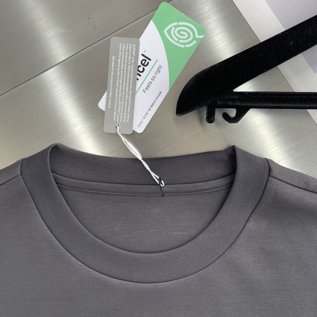 
FEND   2025春夏短袖系列

尺码   m-5xL
版型：微阔版型
克重：220克重 兰精莫代