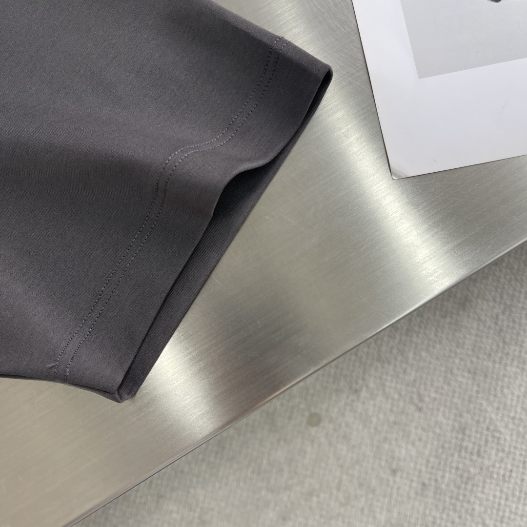 
FEND   2025春夏短袖系列

尺码   m-5xL
版型：微阔版型
克重：220克重 兰精莫代