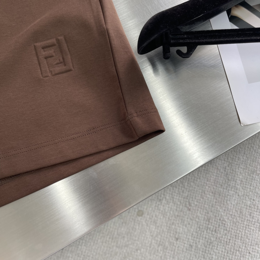 
FEND   2025春夏短袖系列

尺码   m-5xL
版型：微阔版型
克重：220克重 兰精莫代