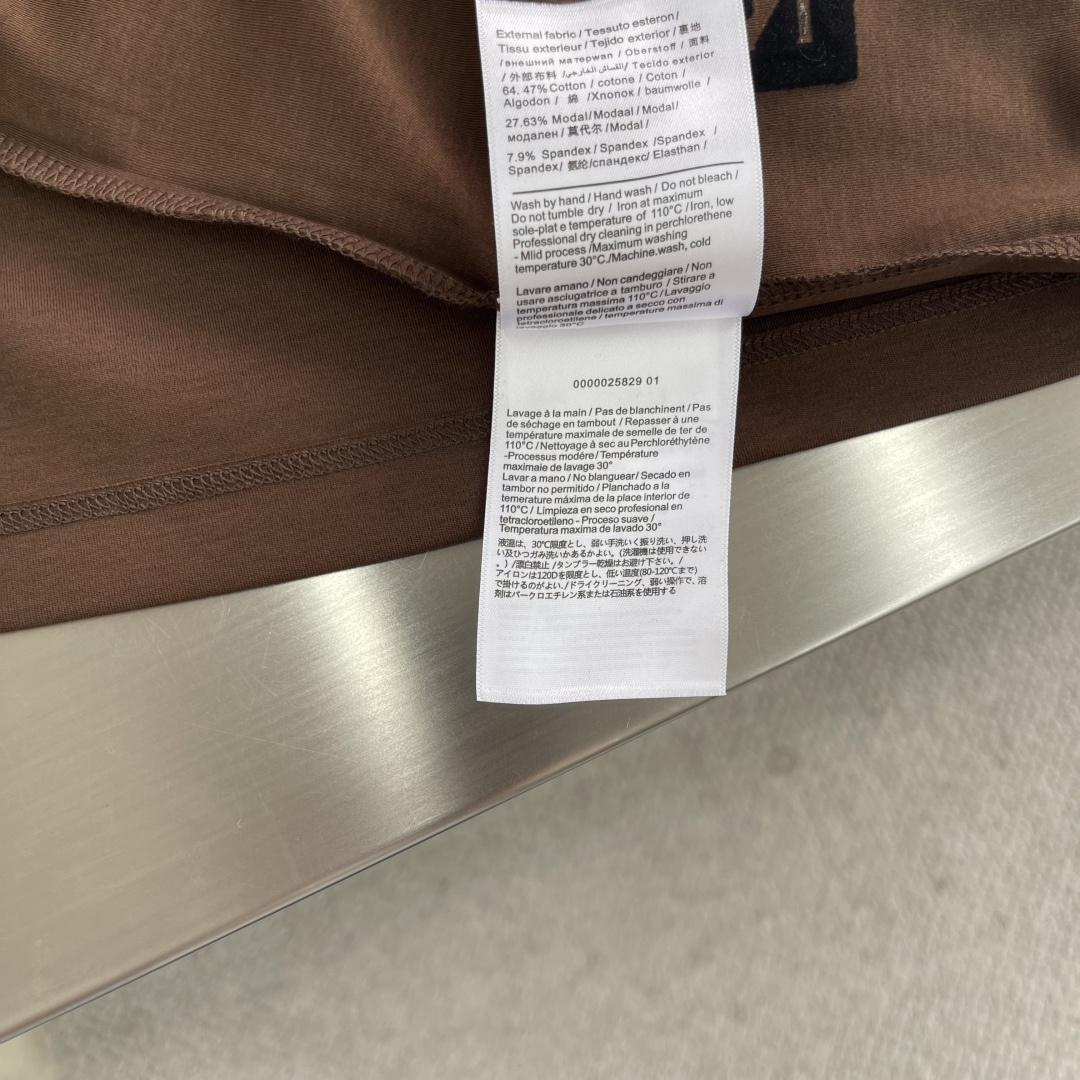 
FEND   2025春夏短袖系列

尺码   m-5xL
版型：微阔版型
克重：220克重 兰精莫代