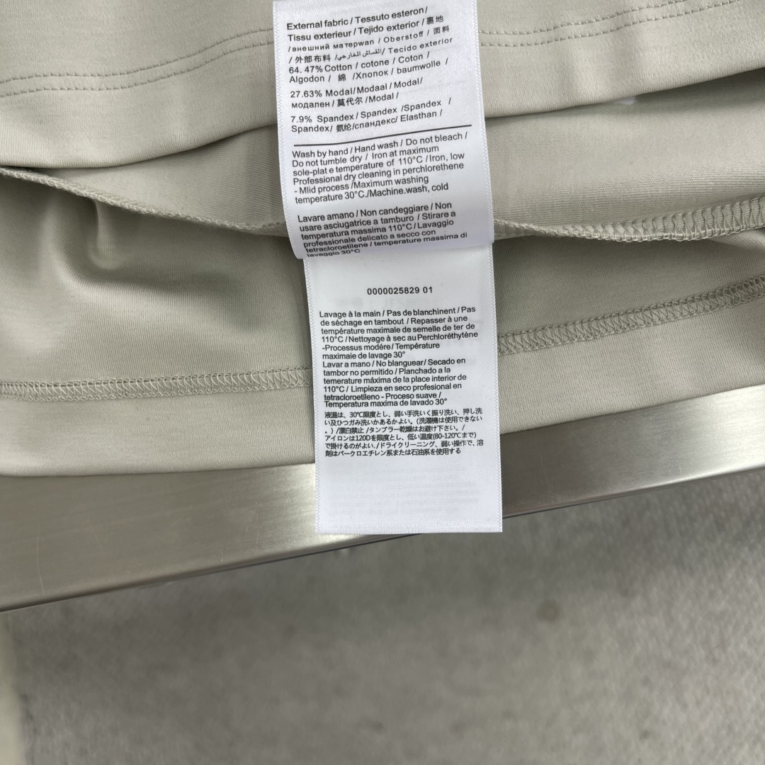 
FEND   2025春夏短袖系列

尺码   m-5xL
版型：微阔版型
克重：220克重 兰精莫代