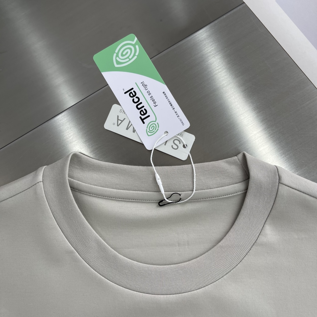 
FEND   2025春夏短袖系列

尺码   m-5xL
版型：微阔版型
克重：220克重 兰精莫代