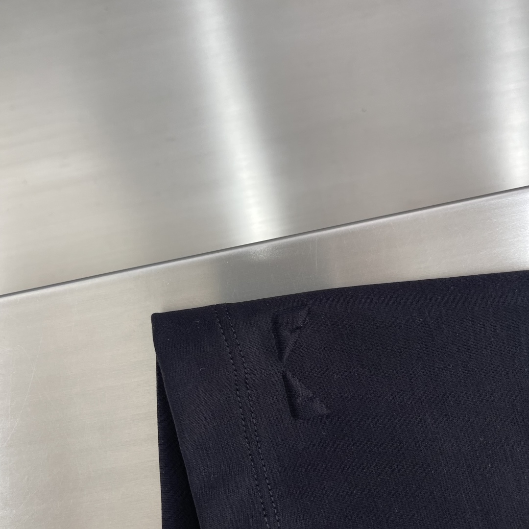 
FEND   2025春夏短袖系列

尺码   m-5xL
版型：微阔版型
克重：220克重 兰精莫代