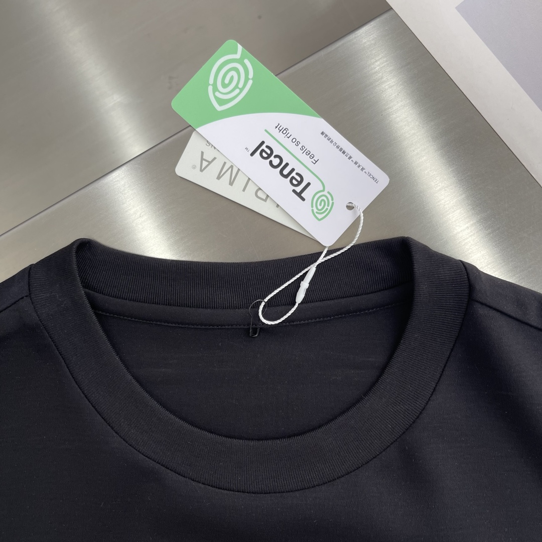 
FEND   2025春夏短袖系列

尺码   m-5xL
版型：微阔版型
克重：220克重 兰精莫代