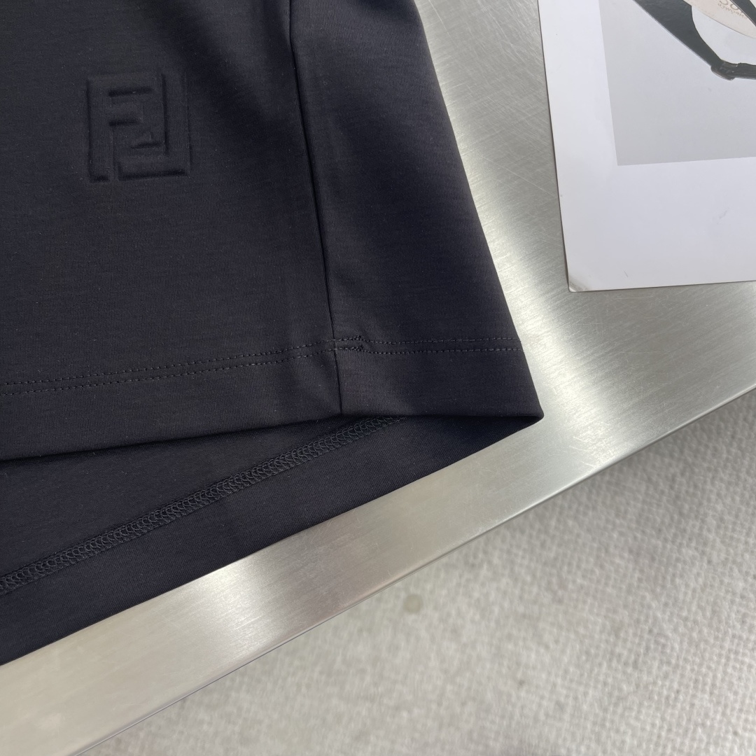 
FEND   2025春夏短袖系列

尺码   m-5xL
版型：微阔版型
克重：220克重 兰精莫代