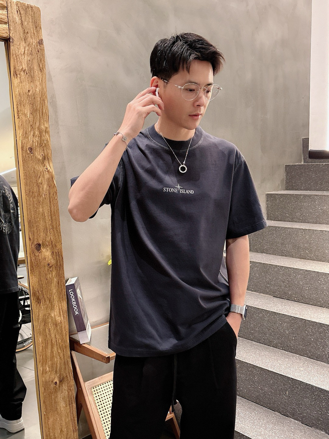 
2025 S/S New 新品
颜色：黑色 白色 灰色
尺码：M—3XL 微阔版型
P.S：265克重