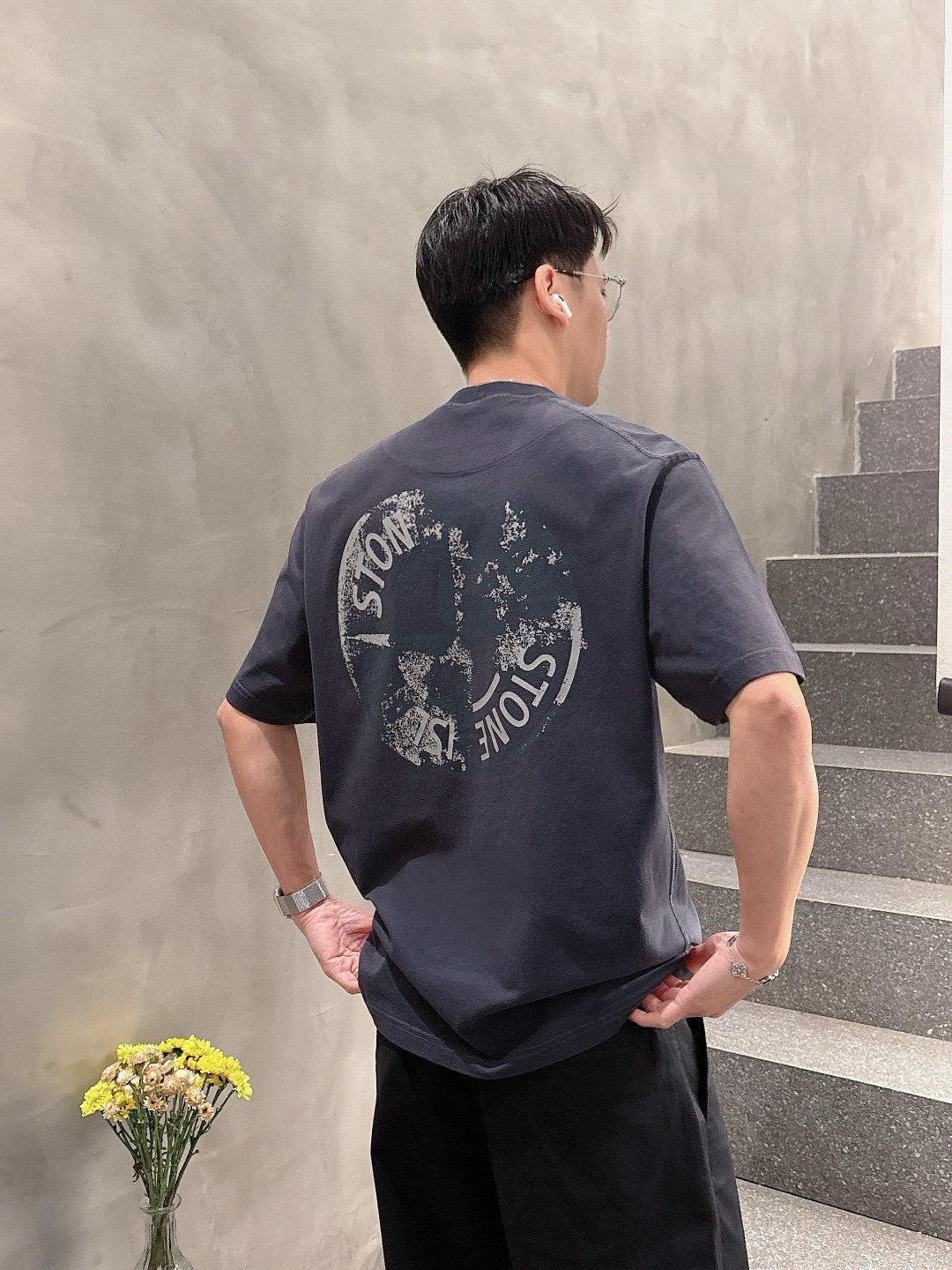 
2025 S/S New 新品
颜色：黑色 白色 灰色
尺码：M—3XL 微阔版型
P.S：265克重