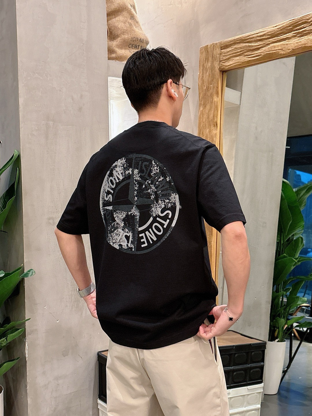 
2025 S/S New 新品
颜色：黑色 白色 灰色
尺码：M—3XL 微阔版型
P.S：265克重