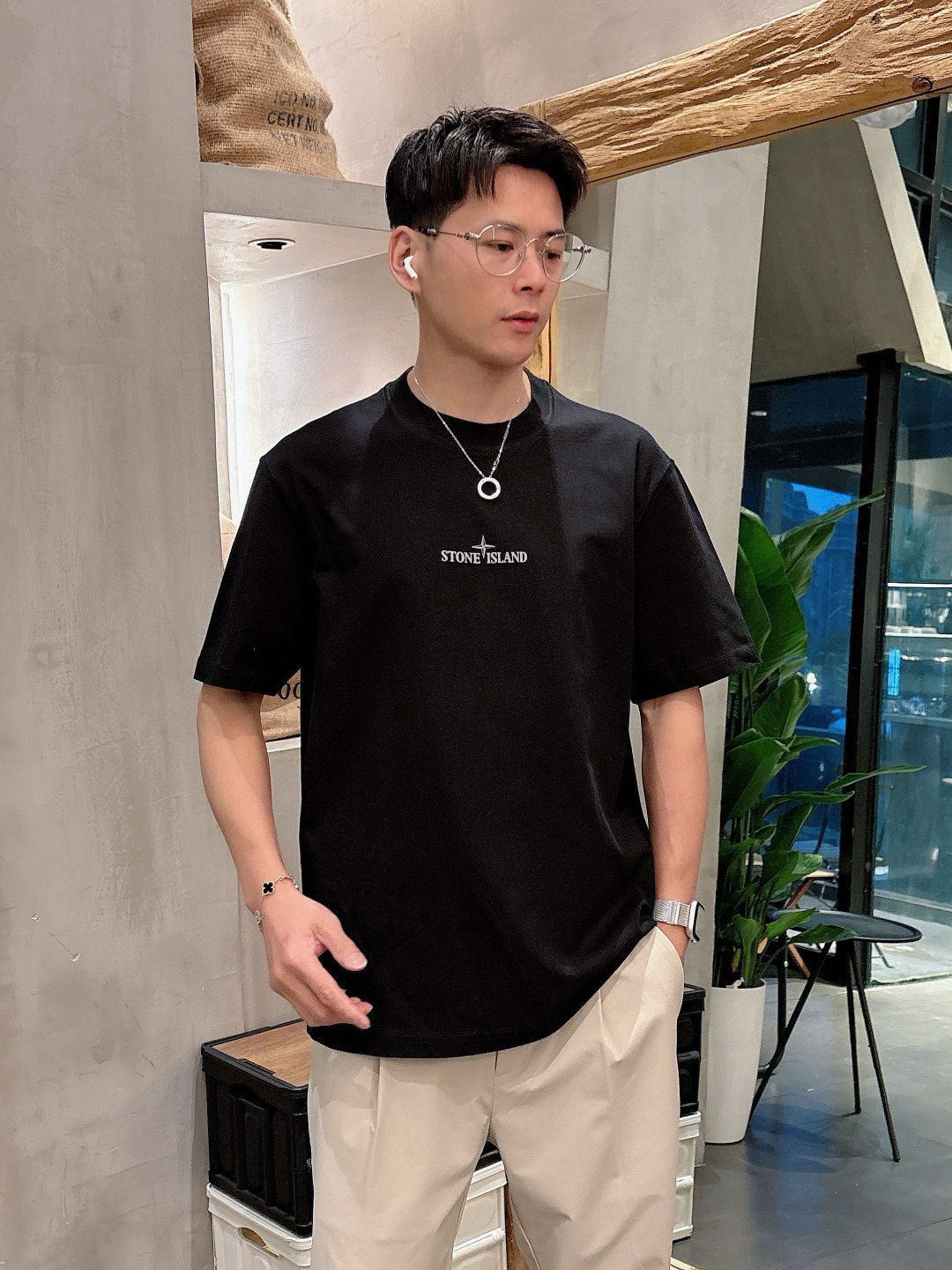 
2025 S/S New 新品
颜色：黑色 白色 灰色
尺码：M—3XL 微阔版型
P.S：265克重