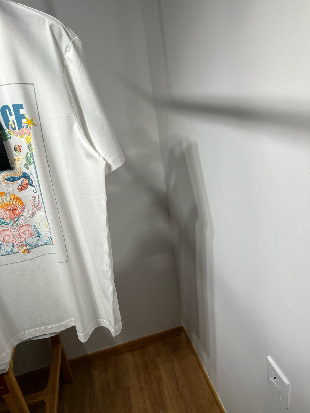 
    2025春夏新款，经典不变....VER**范*哲短袖 还是最最简单啊设计， 最耐穿的款式，只