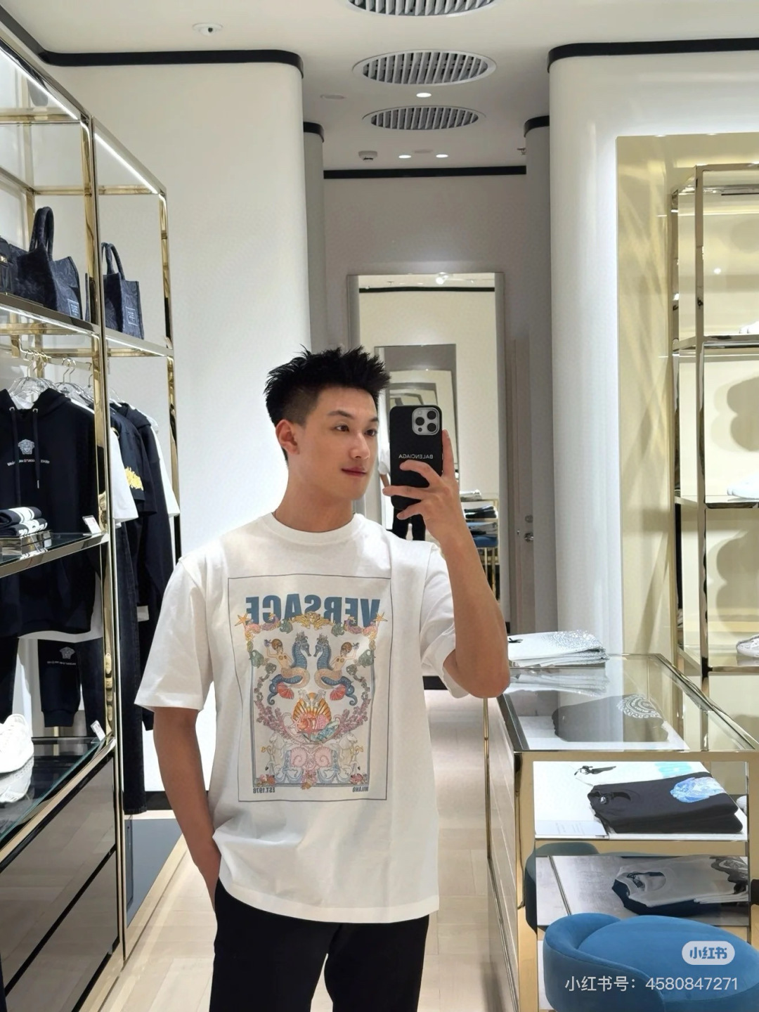 
    2025春夏新款，经典不变....VER**范*哲短袖 还是最最简单啊设计， 最耐穿的款式，只