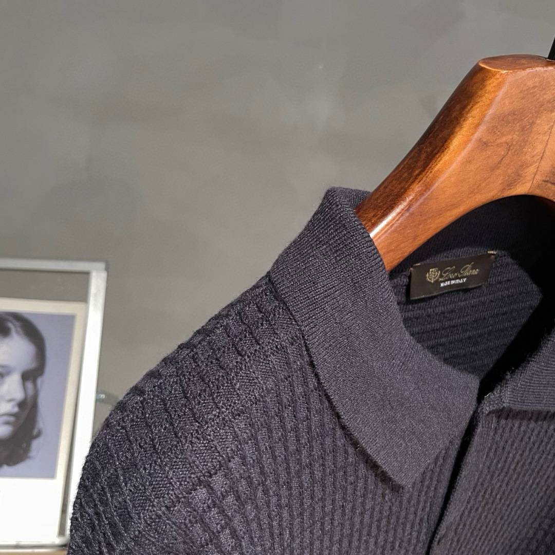  
lP🆕🌟秋冬新款开衫长袖🆕采用优质面料，超级柔软亲肤！内里走线工整细致，高端百搭款，品质可见！码数：