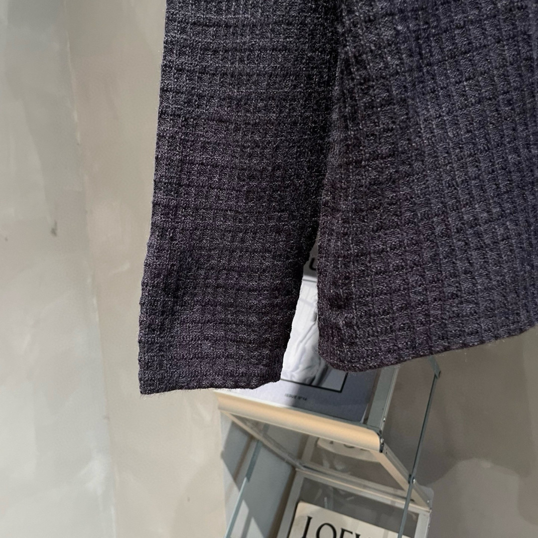  
lP🆕🌟秋冬新款开衫长袖🆕采用优质面料，超级柔软亲肤！内里走线工整细致，高端百搭款，品质可见！码数：