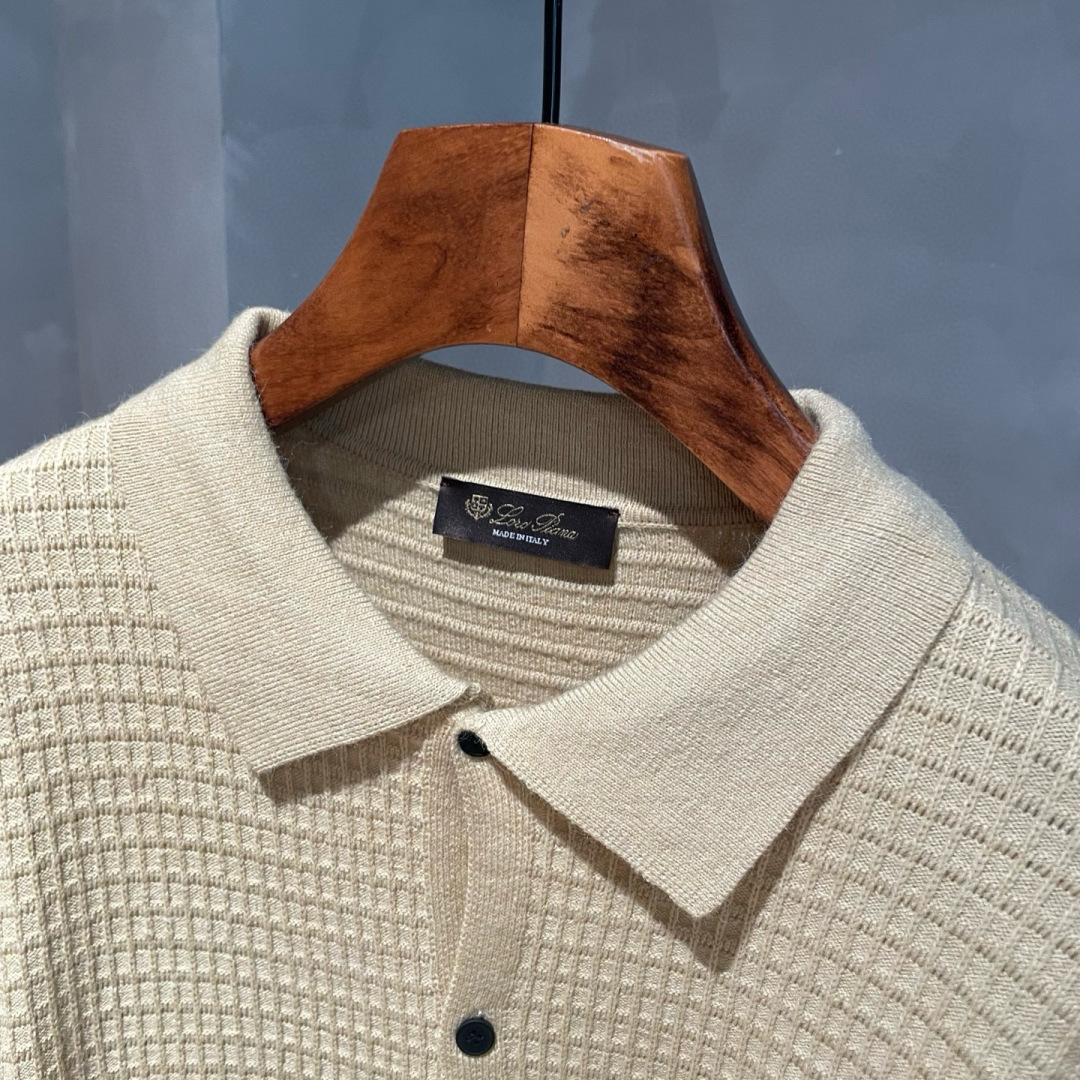  
lP🆕🌟秋冬新款开衫长袖🆕采用优质面料，超级柔软亲肤！内里走线工整细致，高端百搭款，品质可见！码数：