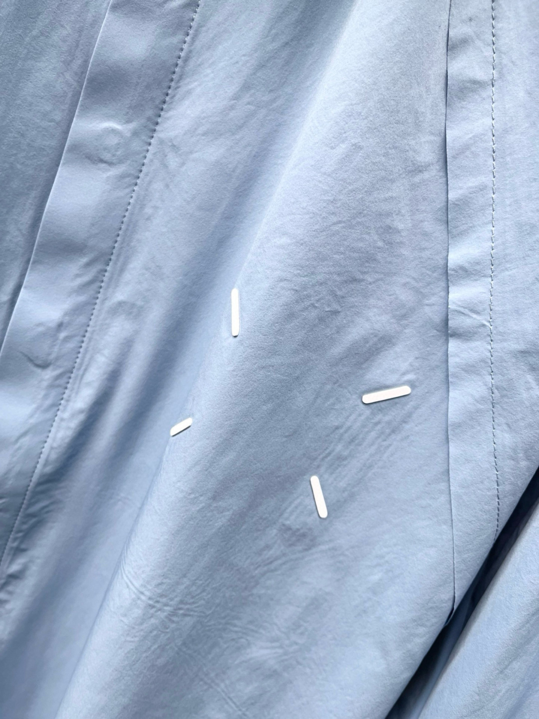  
马吉拉🔥🔥秋季新款OS版衬衣，采用优质速干亚面料，超级舒适透气，面料极好亲肤舒适轻薄，不易起皱不易缩