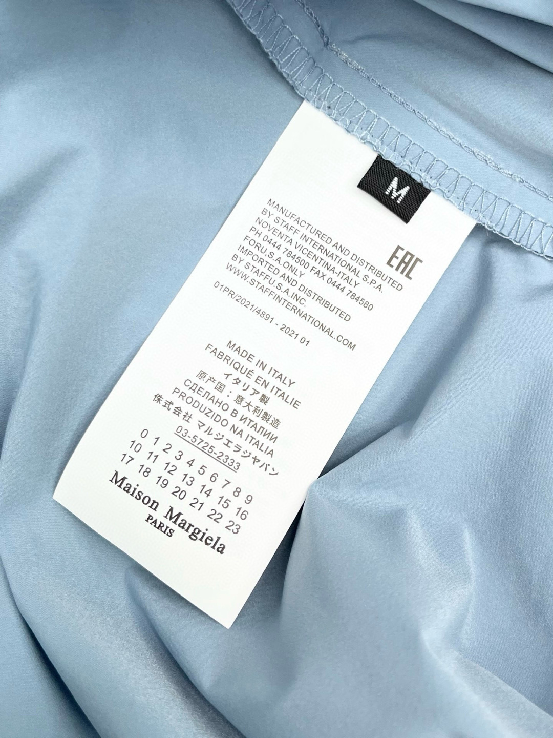  
马吉拉🔥🔥秋季新款OS版衬衣，采用优质速干亚面料，超级舒适透气，面料极好亲肤舒适轻薄，不易起皱不易缩