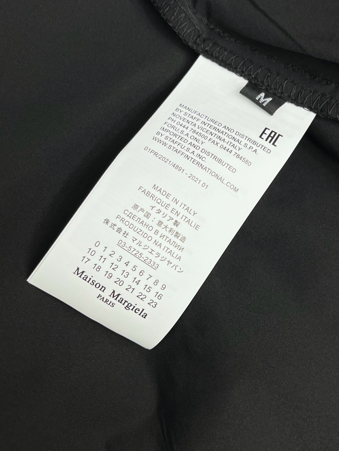  
马吉拉🔥🔥秋季新款OS版衬衣，采用优质速干亚面料，超级舒适透气，面料极好亲肤舒适轻薄，不易起皱不易缩