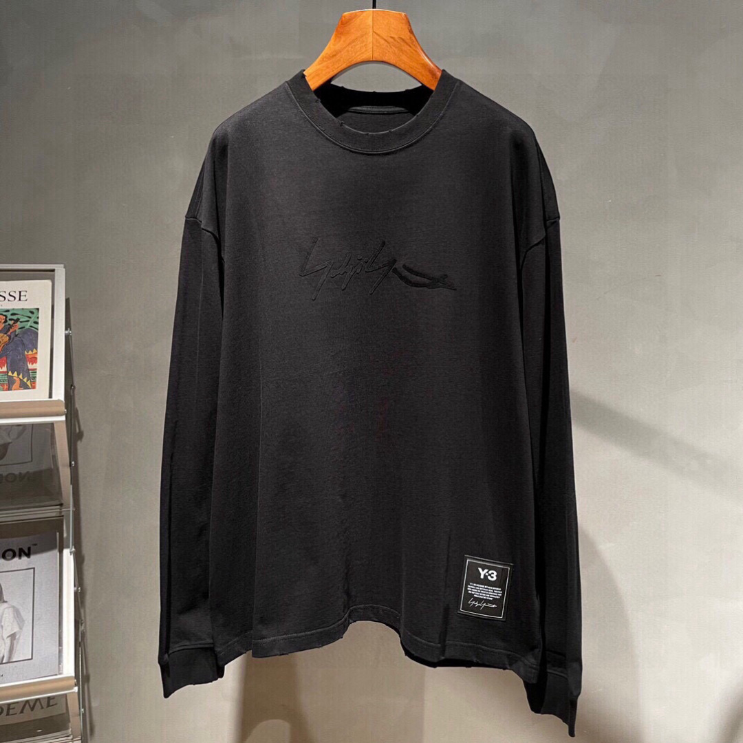 
Y-3🌟新款长袖🆕采用优质棉质面料！亲肤舒适！前logo设计，版型设计上身腔调十足，裁剪工艺走线工整！