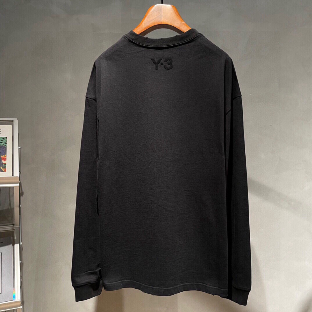 
Y-3🌟新款长袖🆕采用优质棉质面料！亲肤舒适！前logo设计，版型设计上身腔调十足，裁剪工艺走线工整！